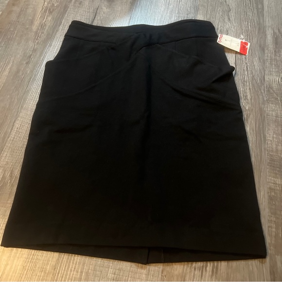 NWT BCBG Maxazria Black Pencil Skirt Rayon Nylon Spandex Blend Pockets Sz 10 New - Picture 1 of 7